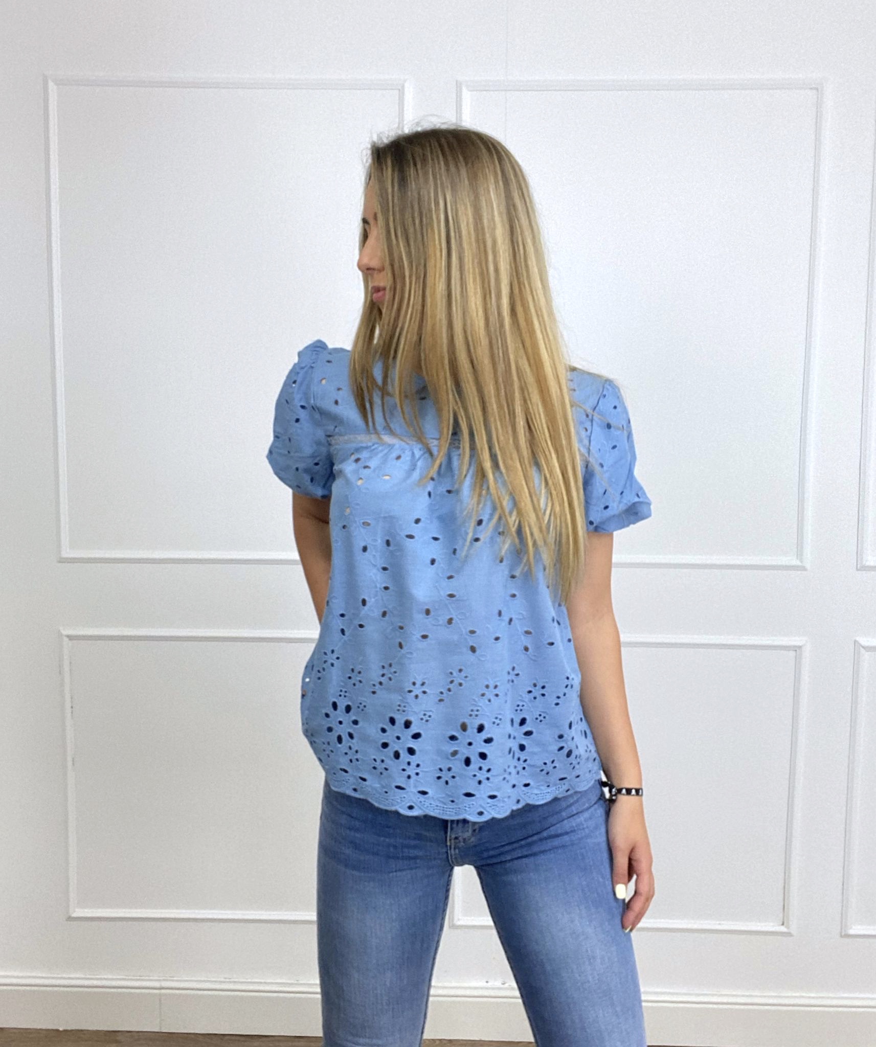 Blusa perforada Chiro